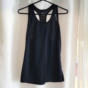 2xu tank top